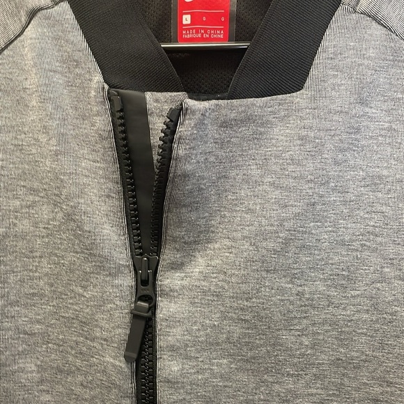 Nike Athletic Tech Gray Lightweight Shirt Jacket Modern Athletic Style L - Picture 5 of 12